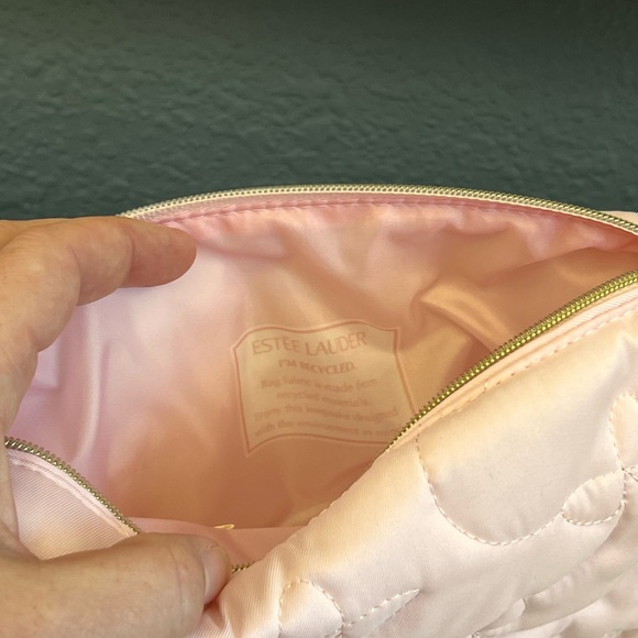 🆕 Estee Lauder Pink Quilted Cosmetic Bag - Picture 4 of 4